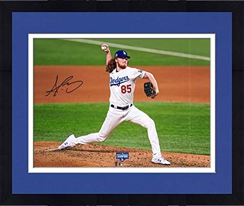 Çerçeveli Dustin May Los Angeles Dodgers 2020 MLB Dünya Serisi Şampiyonları İmzalı 16 x 20 Atış Fotoğrafı-İmzalı MLB Fotoğrafları